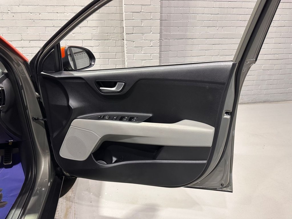 Used Kia Stonic 2018 for sale - 77436366: Photo 37