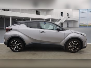 Used Toyota C-HR 2017 for sale - 75952970: Photo