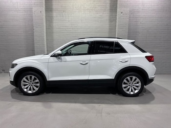 Used Volkswagen T-Roc 2018 for sale - 76173343: Photo