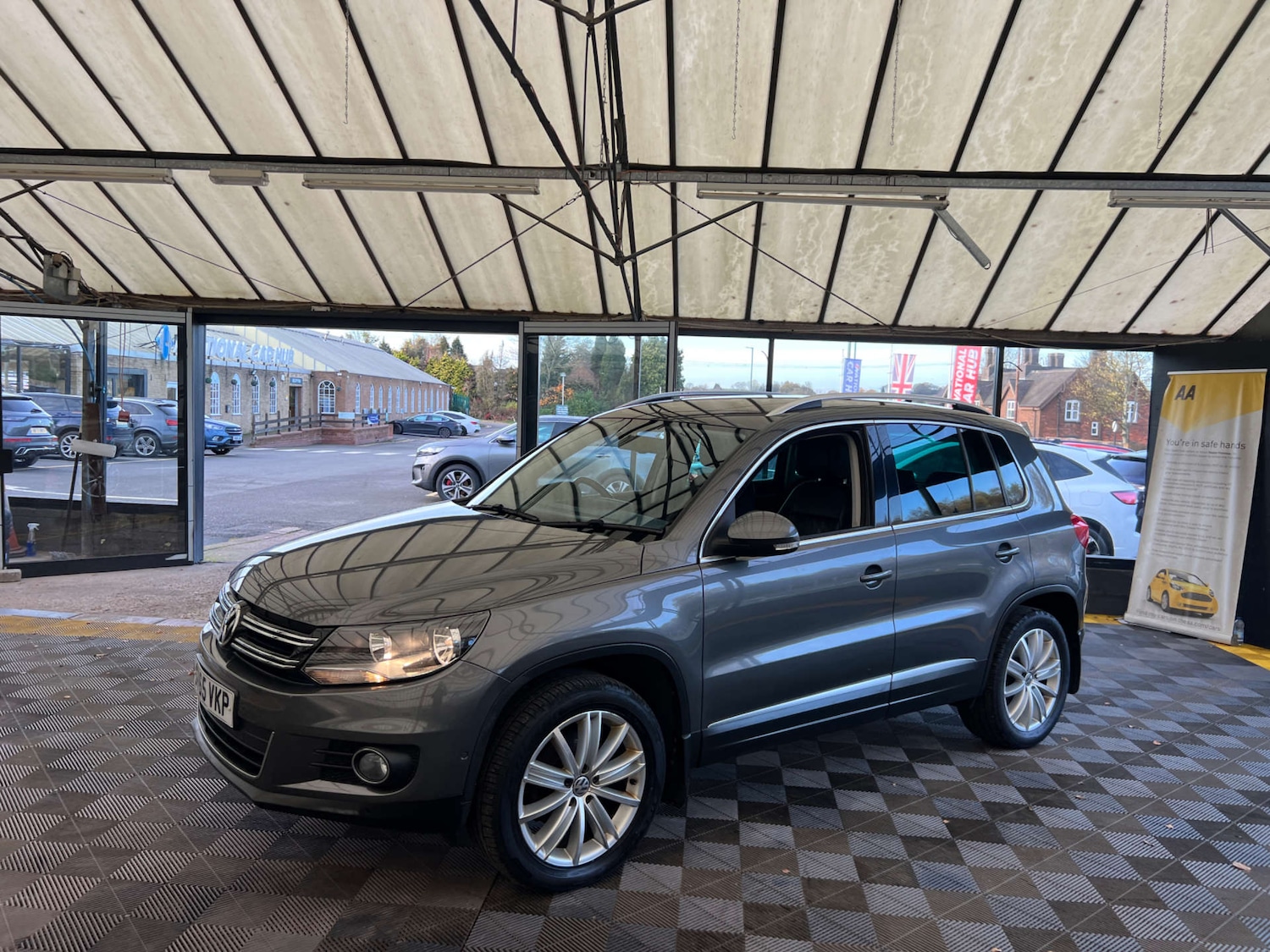 Used Volkswagen Tiguan 2015 for sale - 76571356: Photo 4