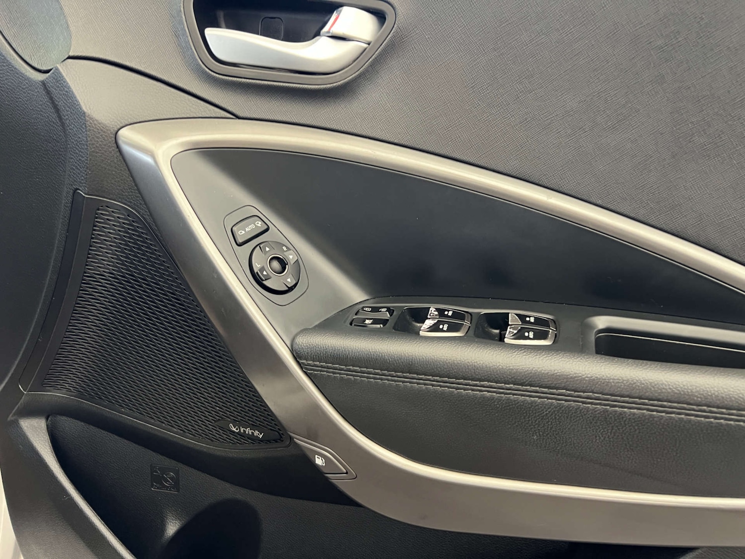 Used Hyundai Santa Fe 2018 for sale - 76591657: Photo 12