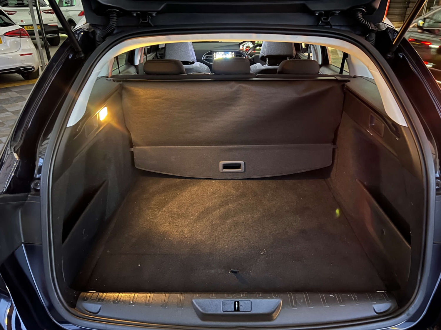 Used Peugeot 308 2016 for sale - 77073362: Photo 27