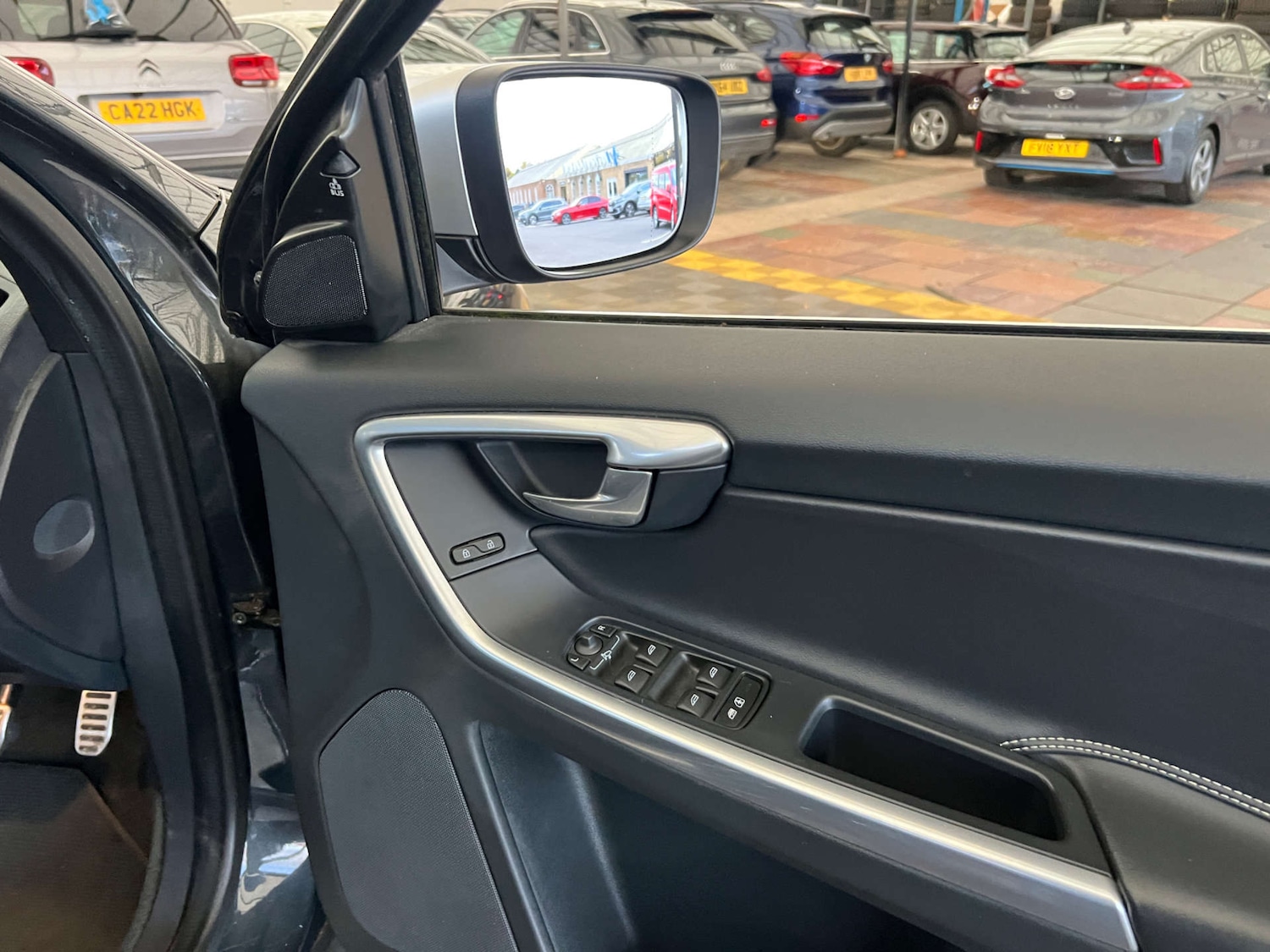 Used Volvo XC60 2017 for sale - 76601878: Photo 13