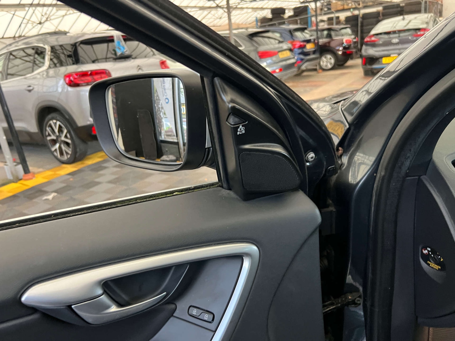 Used Volvo XC60 2017 for sale - 76601878: Photo 29