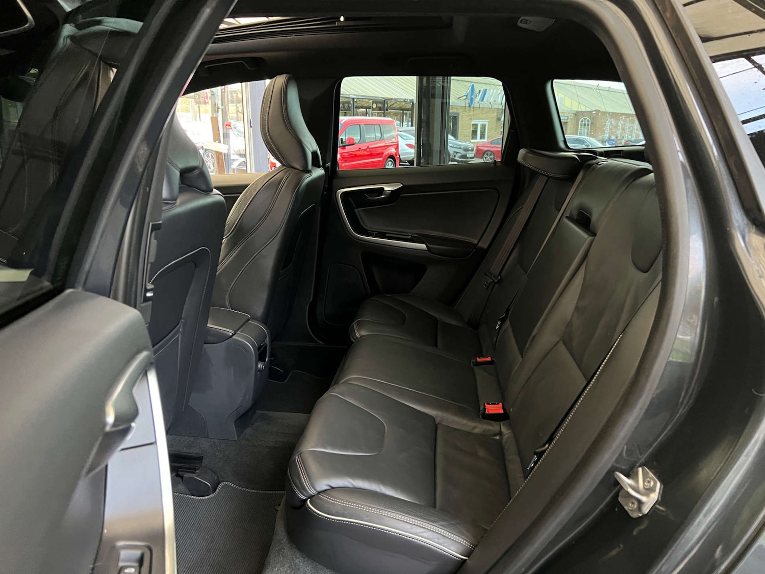 Used Volvo XC60 2017 for sale - 76601878: Photo 30