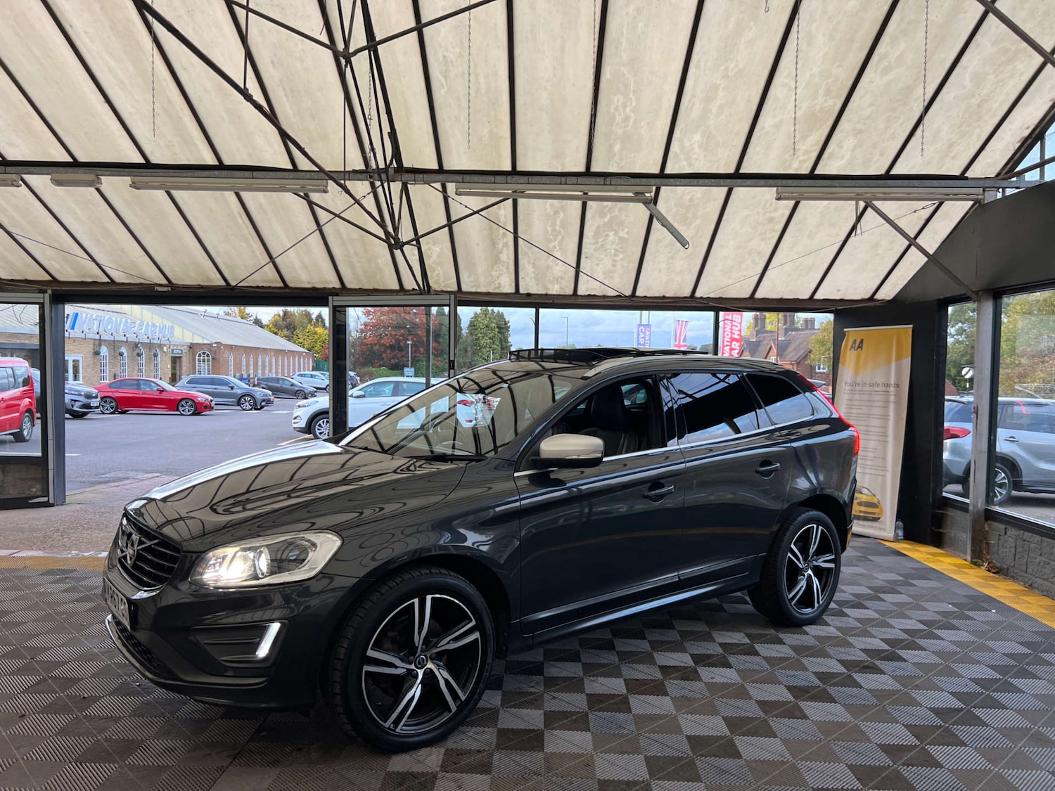 Used Volvo XC60 2017 for sale - 76601878: Photo 4