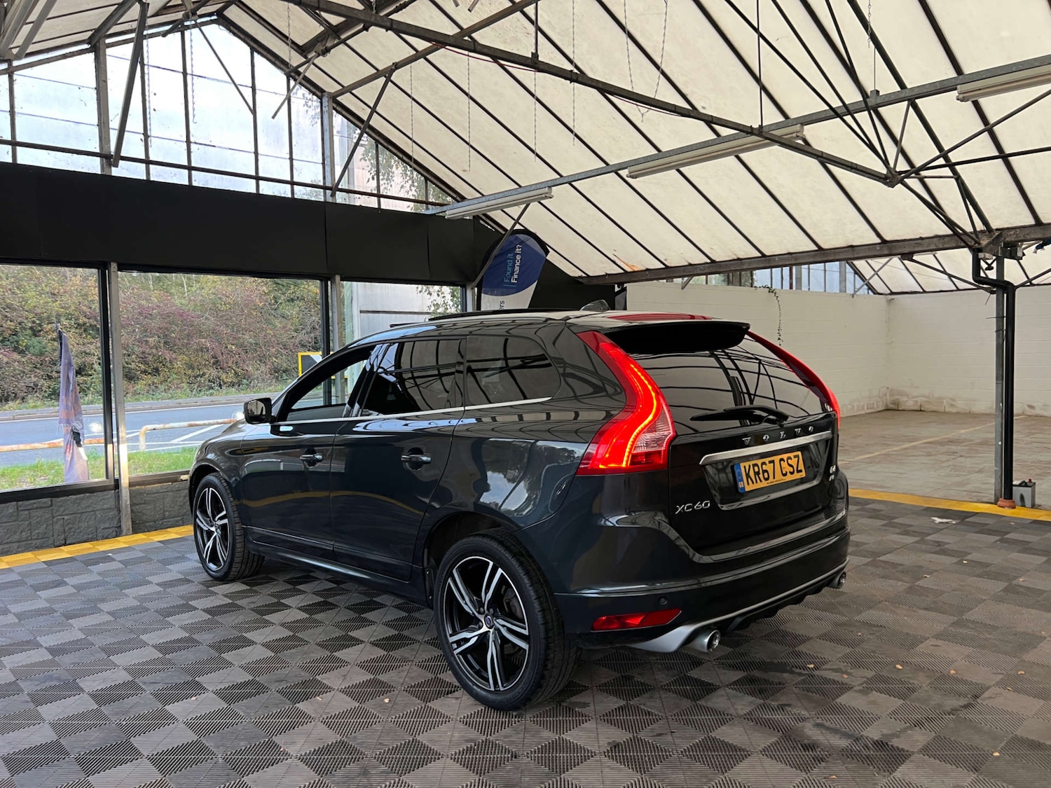 Used Volvo XC60 2017 for sale - 76601878: Photo 5