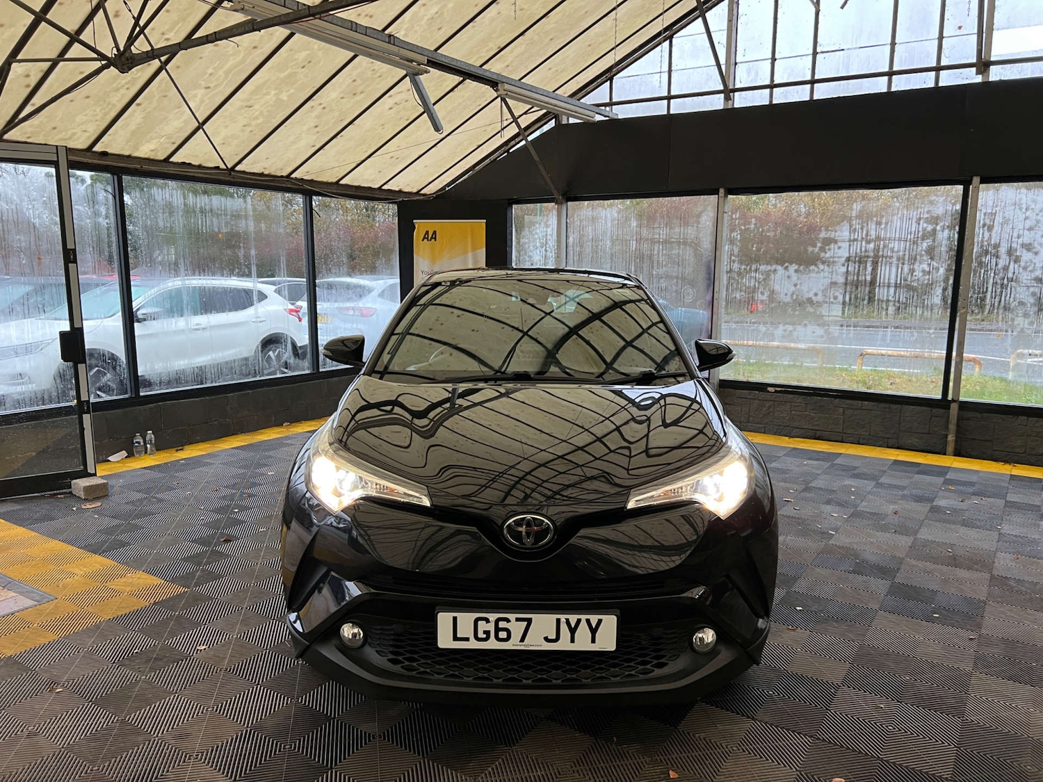 Used Toyota C-HR 2017 for sale - 76591655: Photo 3