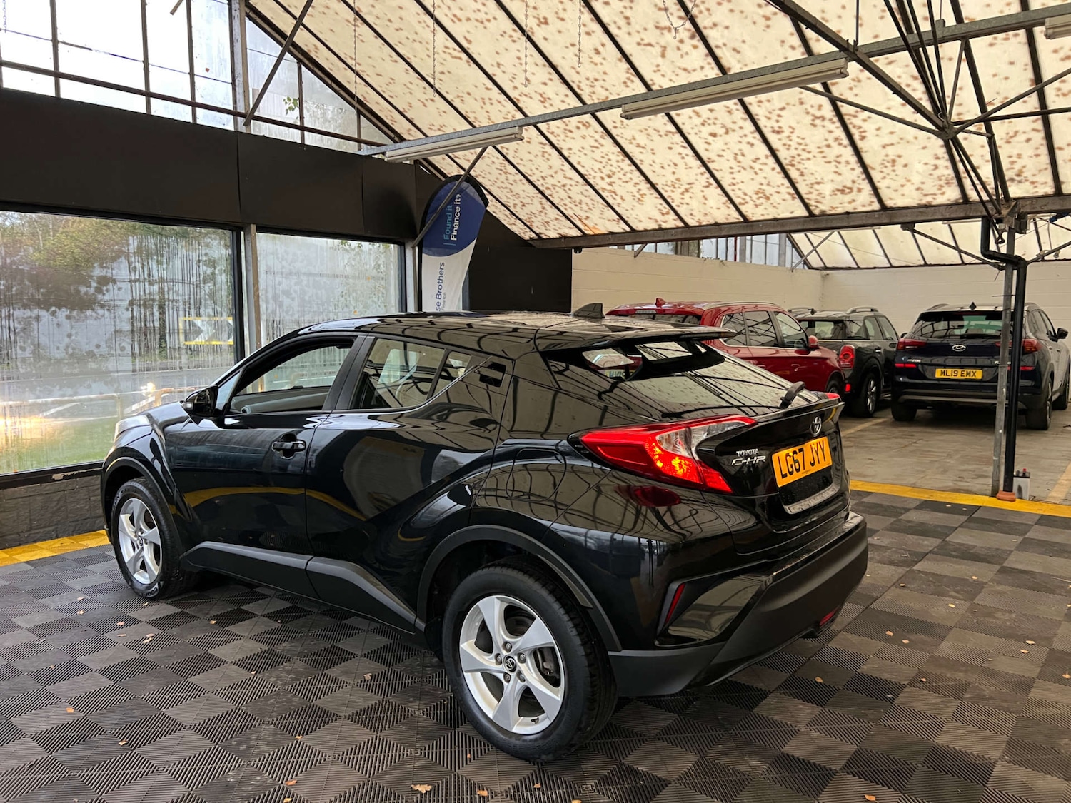 Used Toyota C-HR 2017 for sale - 76591655: Photo 5