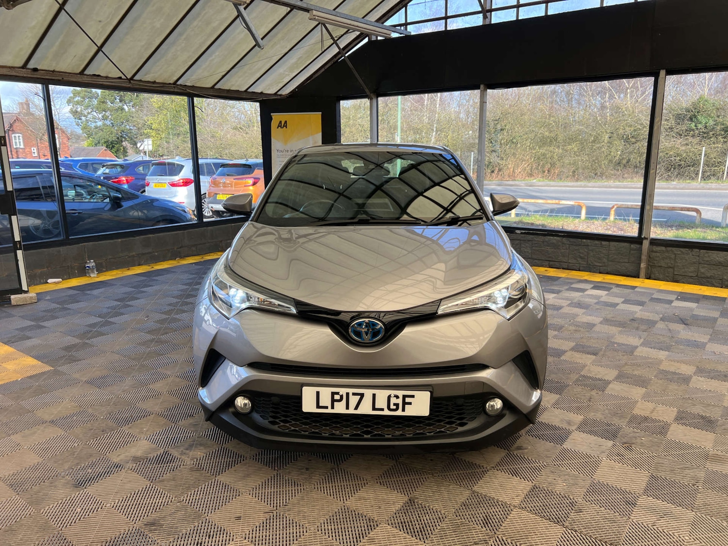 Used Toyota C-HR 2017 for sale - 77675376: Photo 4