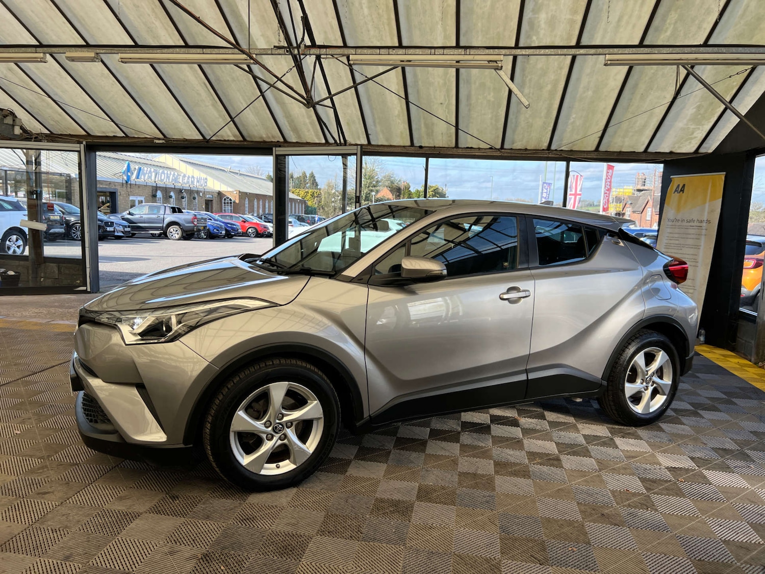 Used Toyota C-HR 2017 for sale - 77675376: Photo 5