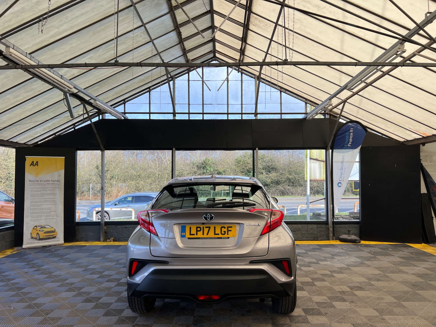 Used Toyota C-HR 2017 for sale - 77675376: Photo 8