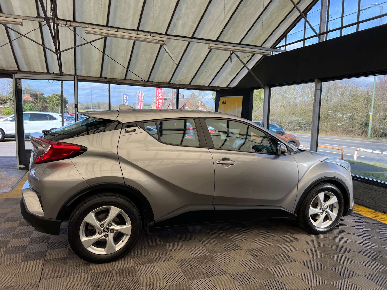 Used Toyota C-HR 2017 for sale - 77675376: Photo 9