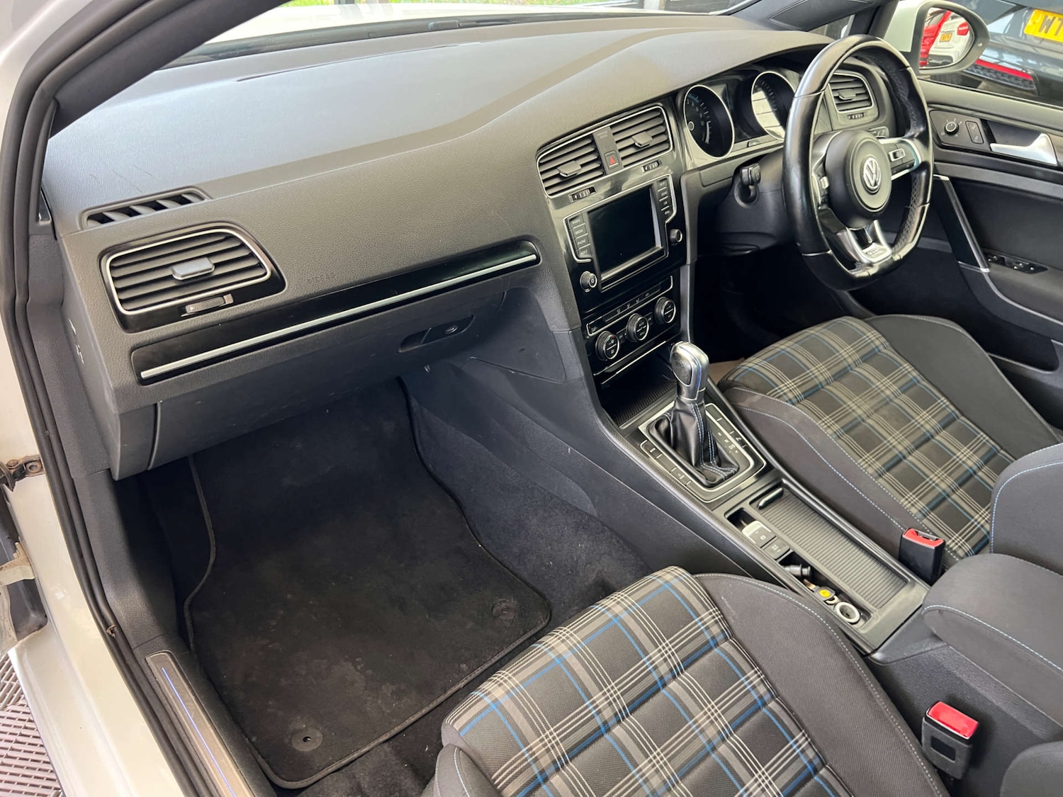 Used Volkswagen Golf 2016 for sale - 76231889: Photo 24