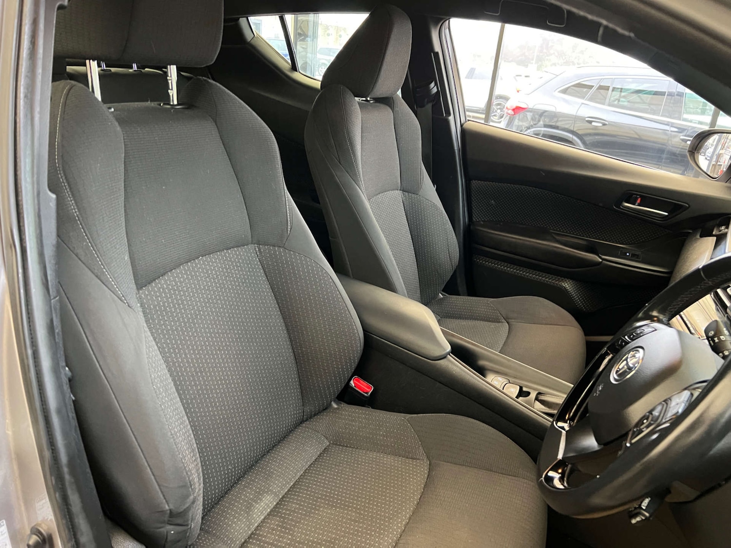 Used Toyota C-HR 2018 for sale - 76601525: Photo 10