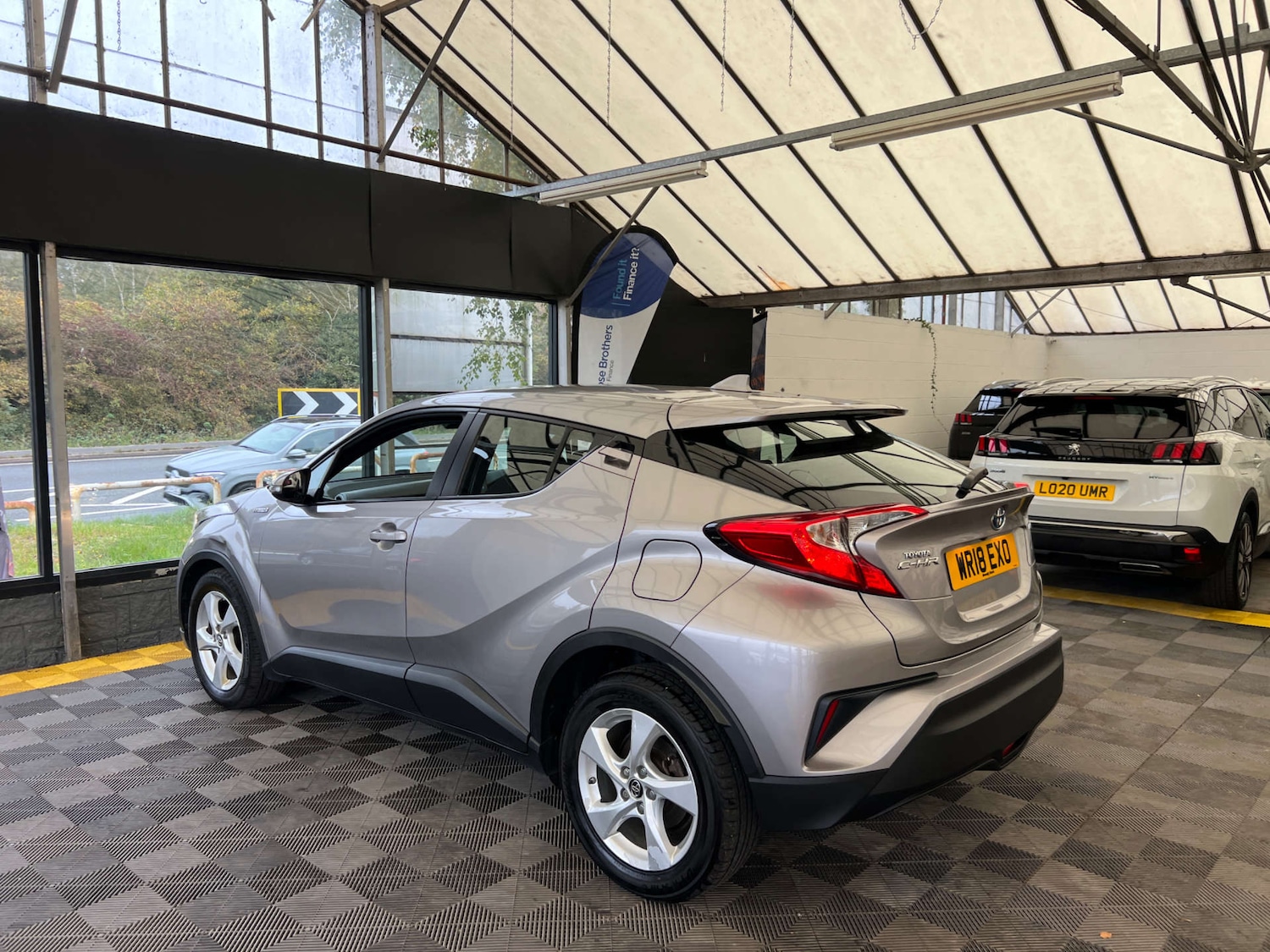 Used Toyota C-HR 2018 for sale - 76601525: Photo 4