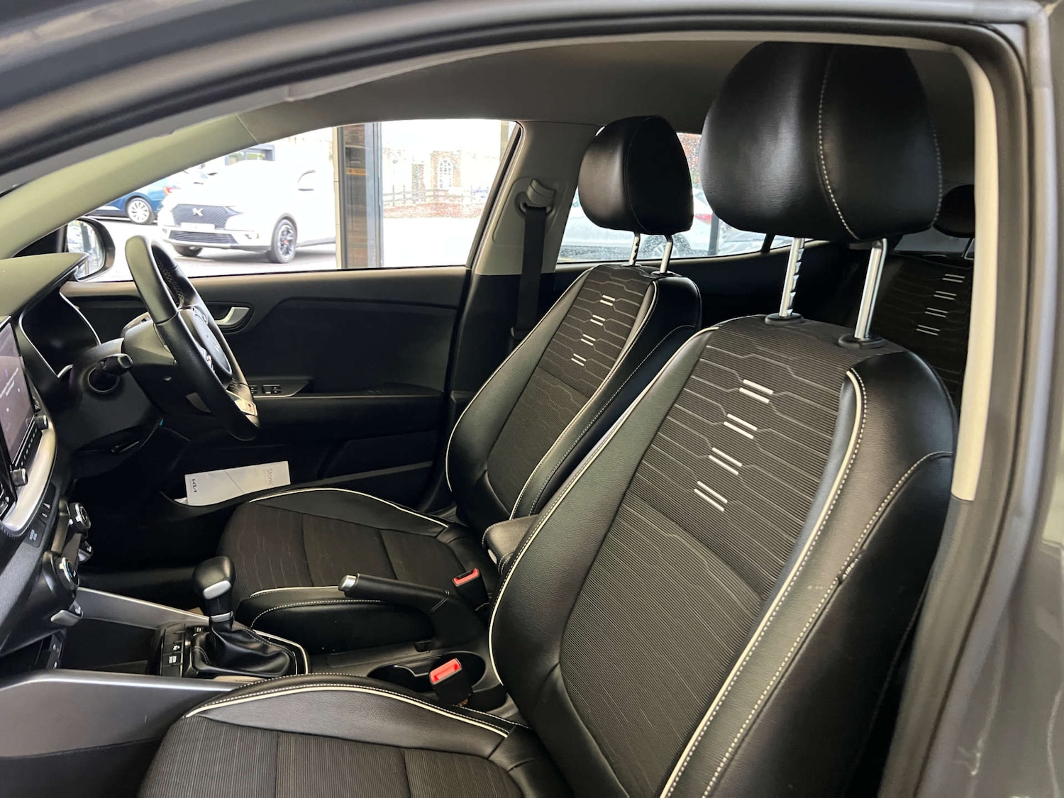 Used Kia Stonic 2022 for sale - 76363976: Photo 26