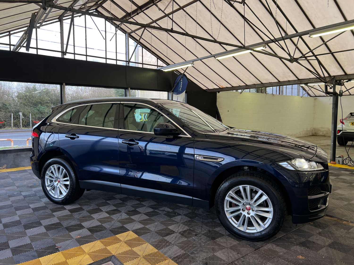 Used Jaguar F-Pace 2019 for sale - 77349824: Photo 3