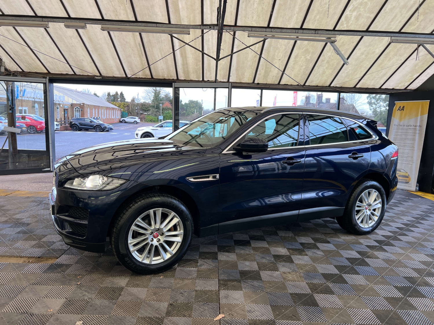 Used Jaguar F-Pace 2019 for sale - 77349824: Photo 5