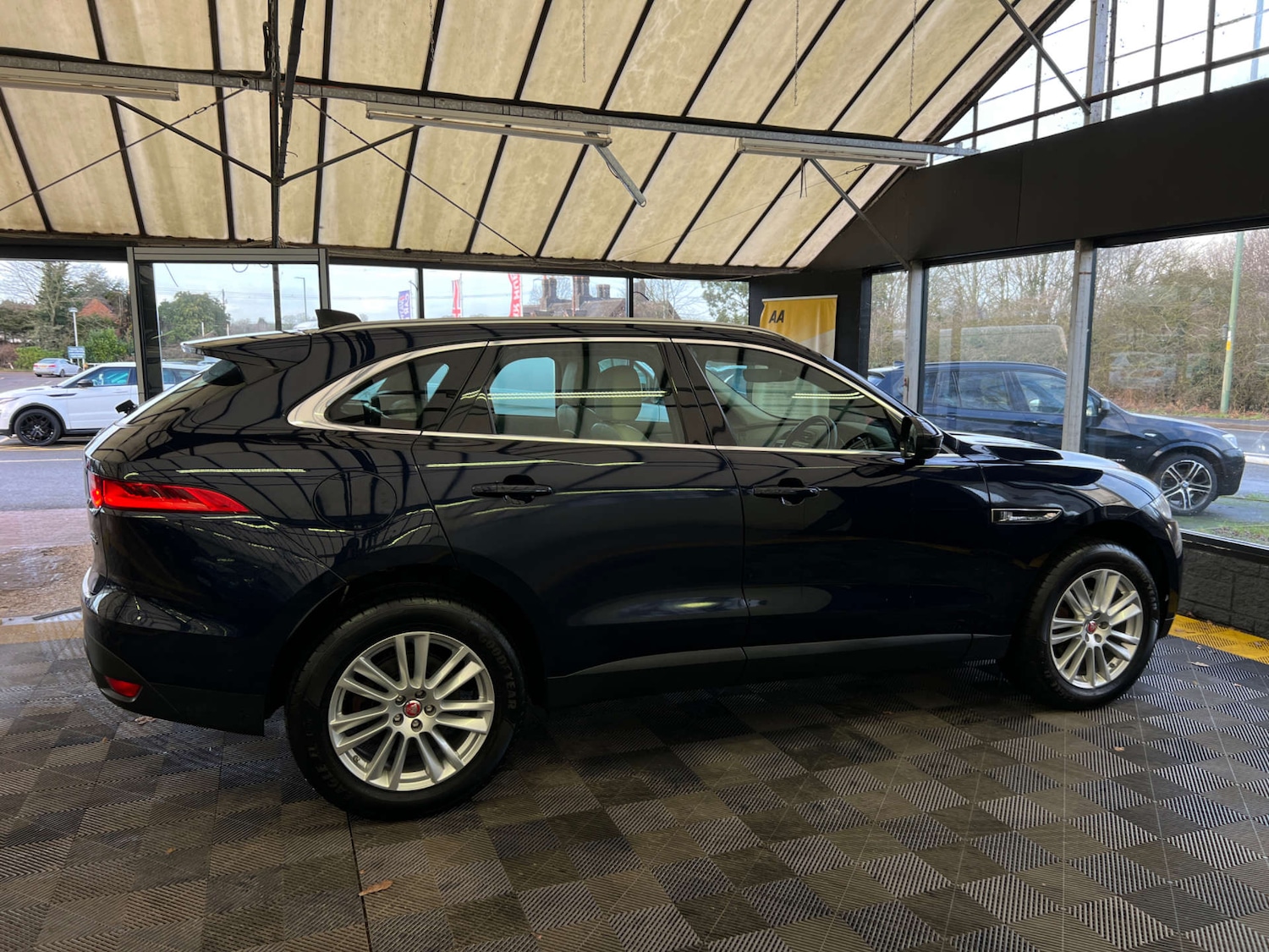 Used Jaguar F-Pace 2019 for sale - 77349824: Photo 9