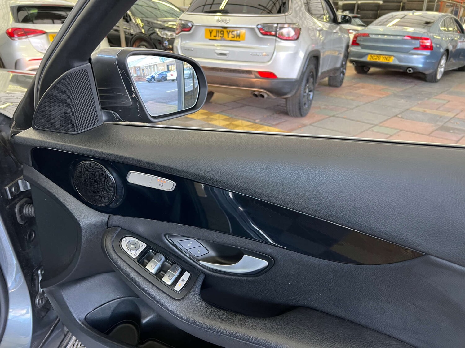 Used Mercedes-Benz C Class 2019 for sale - 76910568: Photo 10