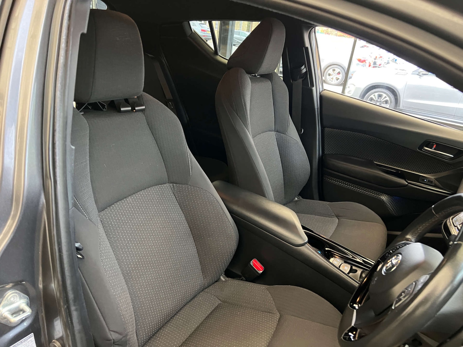 Used Toyota C-HR 2019 for sale - 76483230: Photo 11