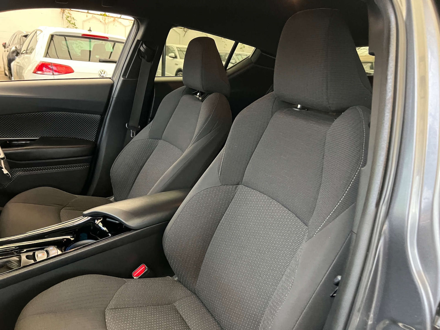 Used Toyota C-HR 2019 for sale - 76483230: Photo 24