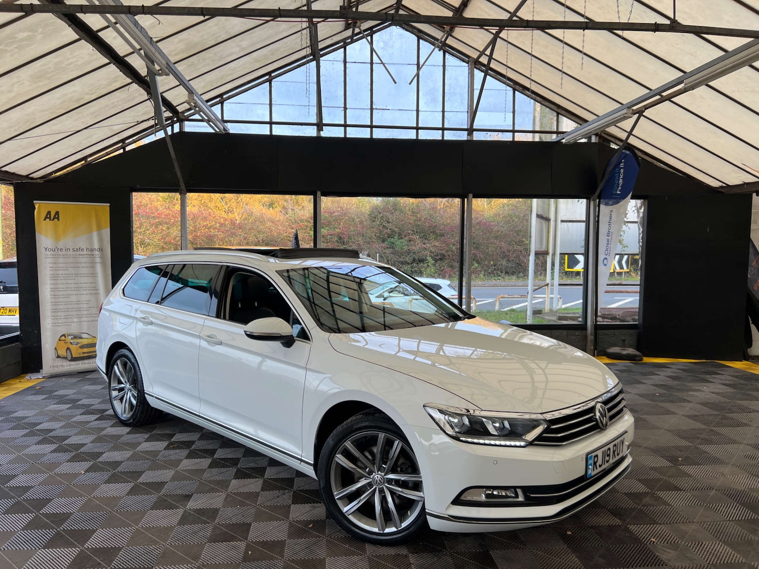 Used Volkswagen Passat 2019 for sale - 76483210: Photo 1