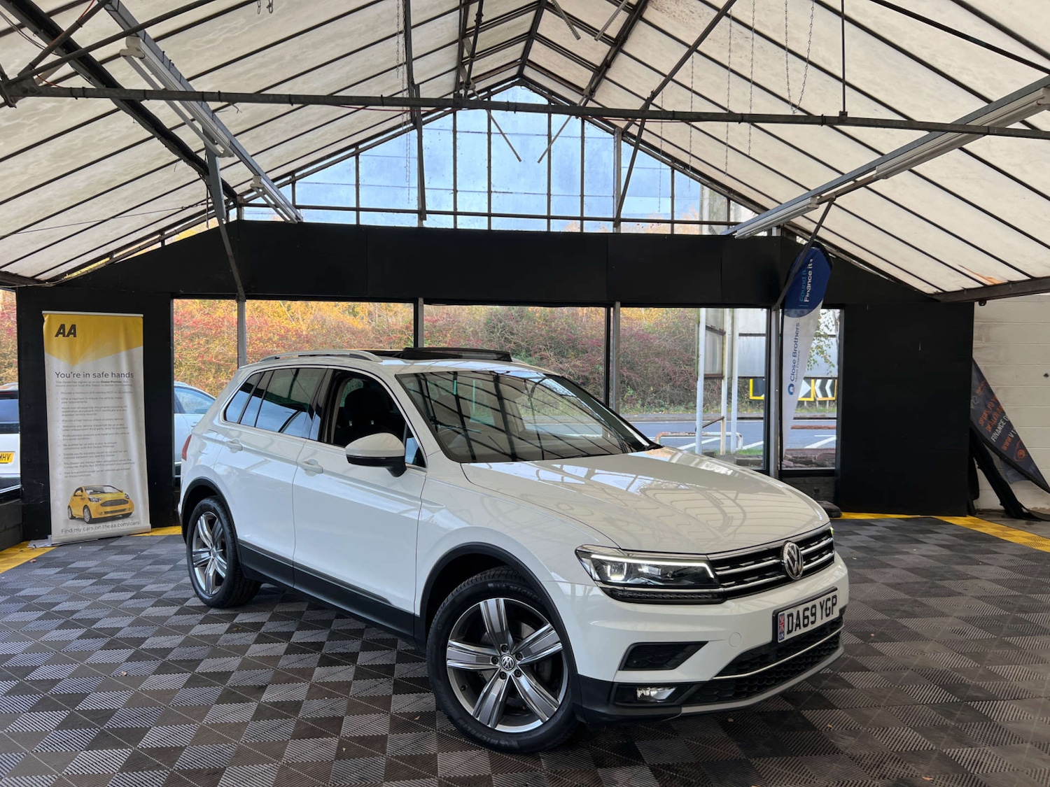 Used Volkswagen Tiguan 2019 for sale - 76483209: Photo 1