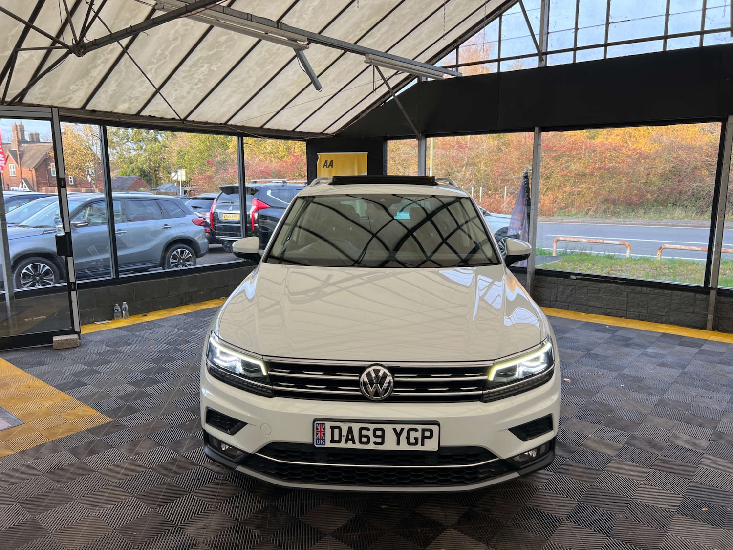 Used Volkswagen Tiguan 2019 for sale - 76483209: Photo 2