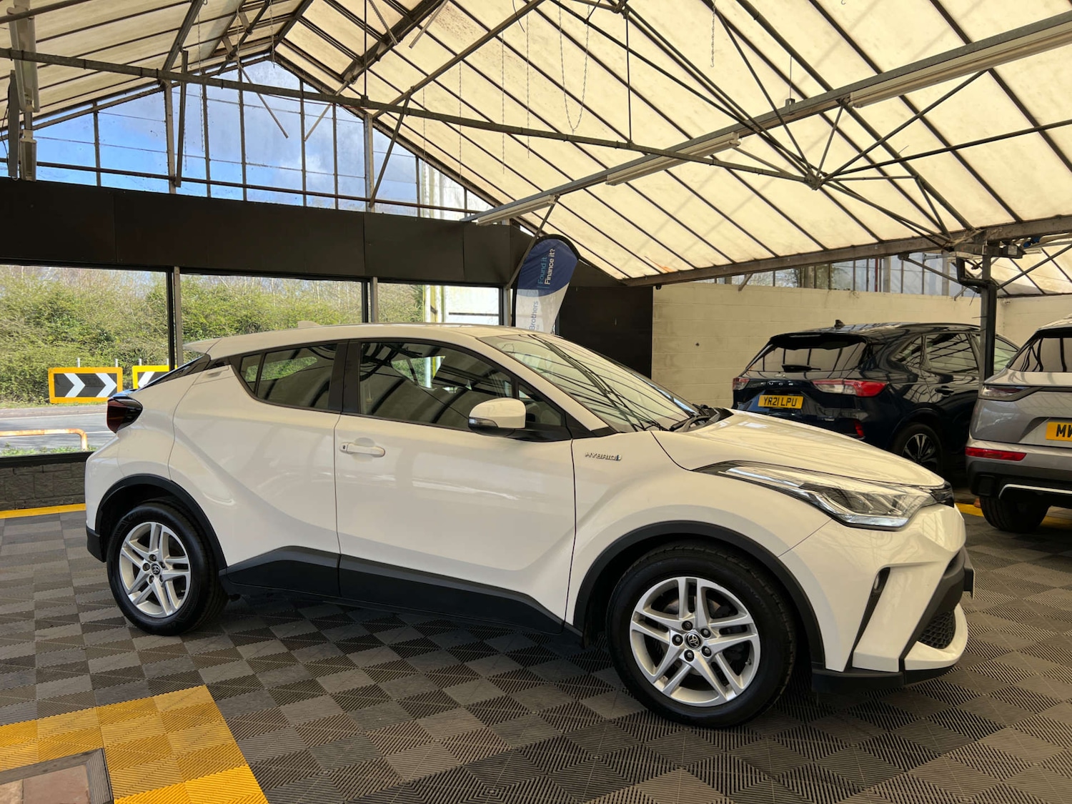 Used Toyota C-HR 2020 for sale - 78070963: Photo 3