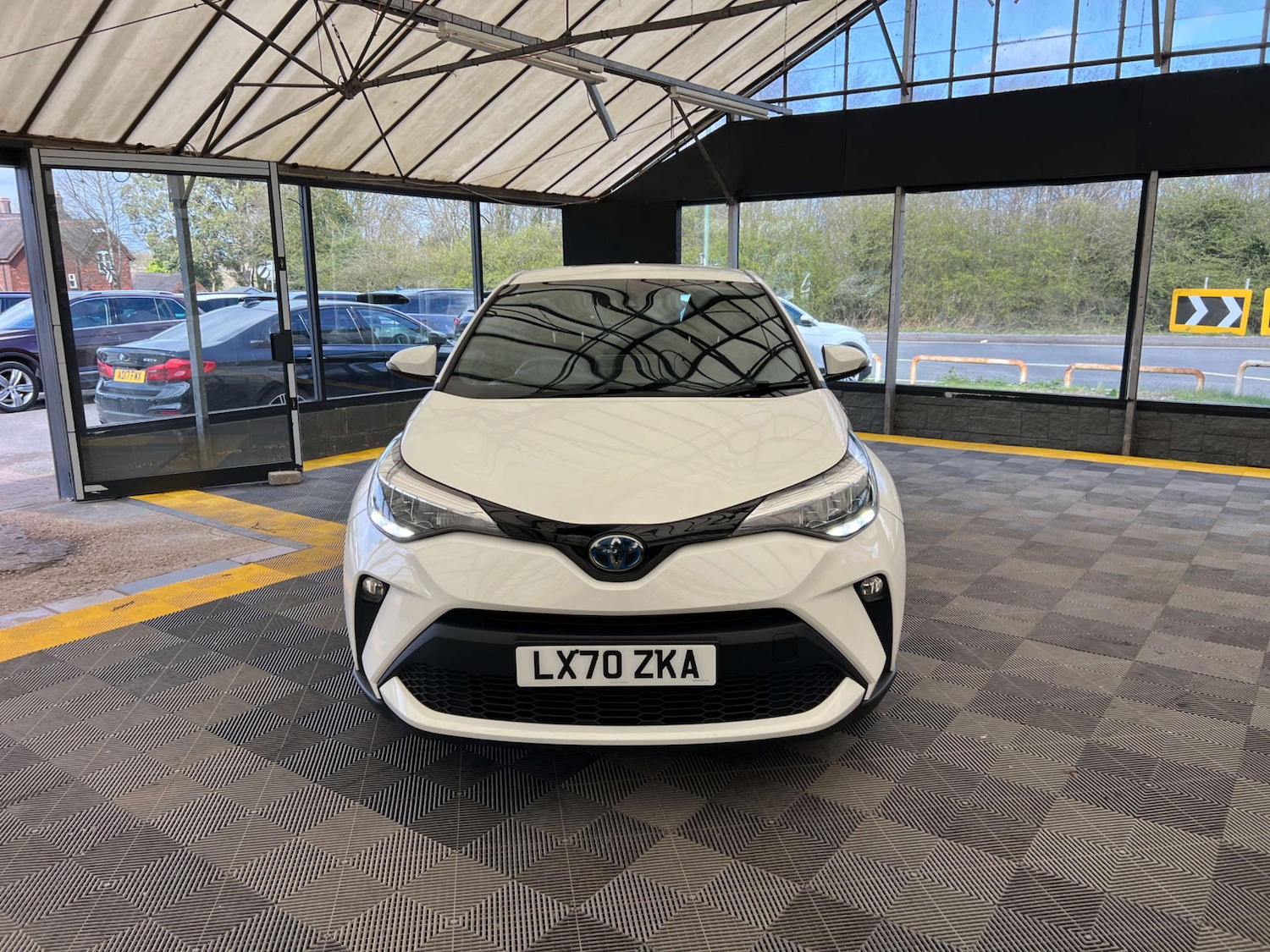 Used Toyota C-HR 2020 for sale - 78070963: Photo 4