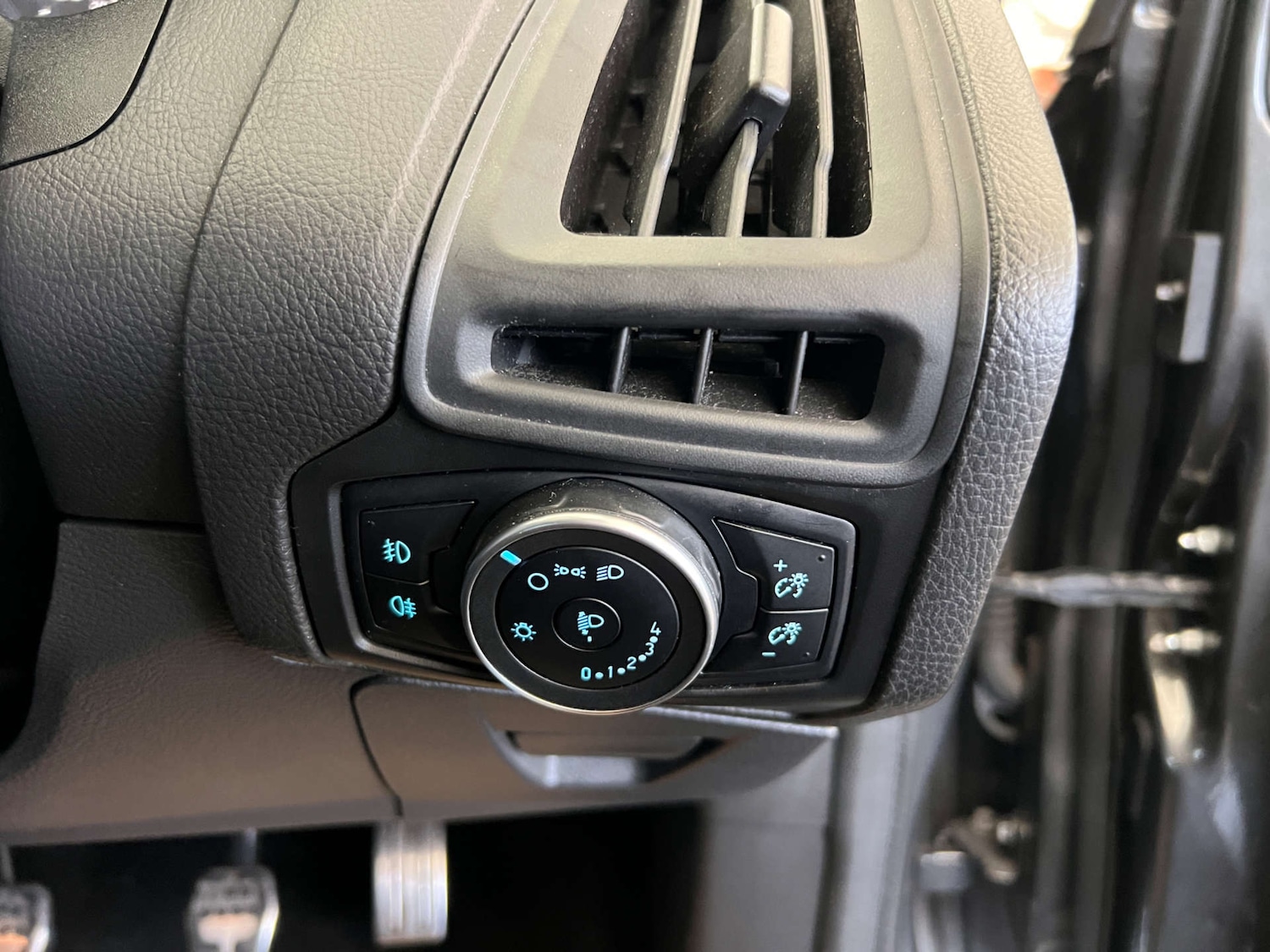 Used Ford Focus 2017 for sale - 76565659: Photo 15