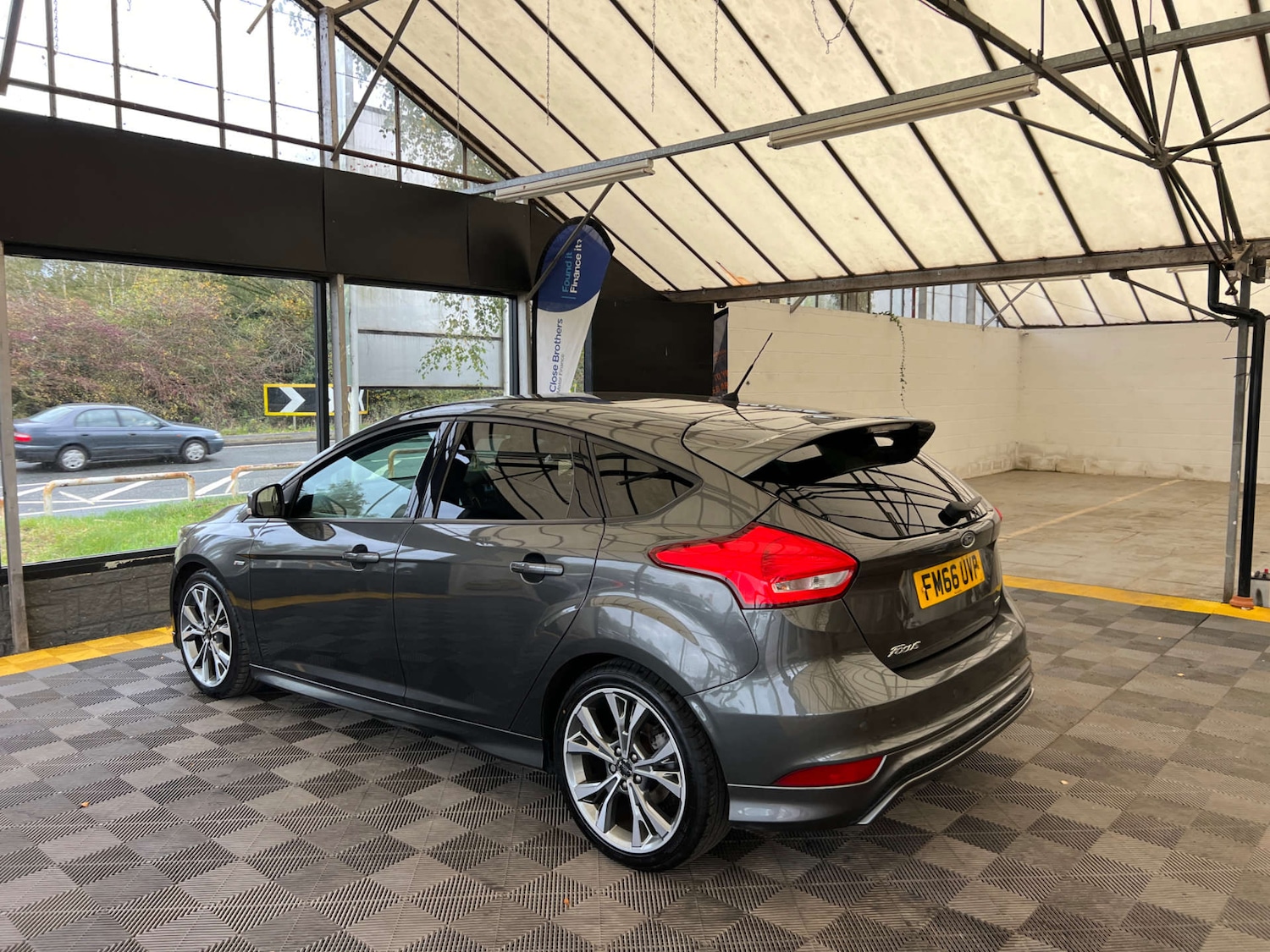 Used Ford Focus 2017 for sale - 76565659: Photo 4