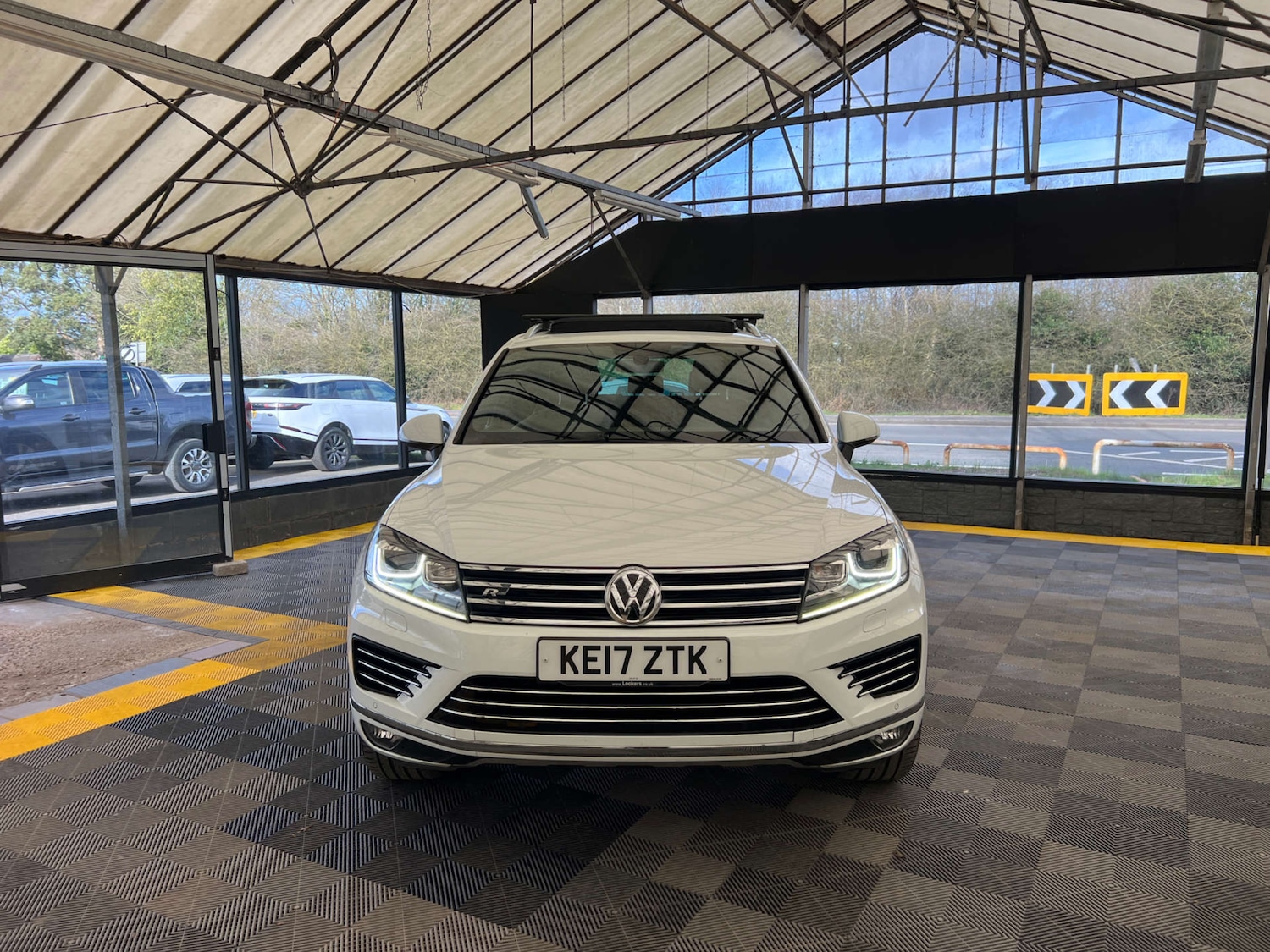 Used Volkswagen Touareg 2017 for sale - 77888843: Photo 4