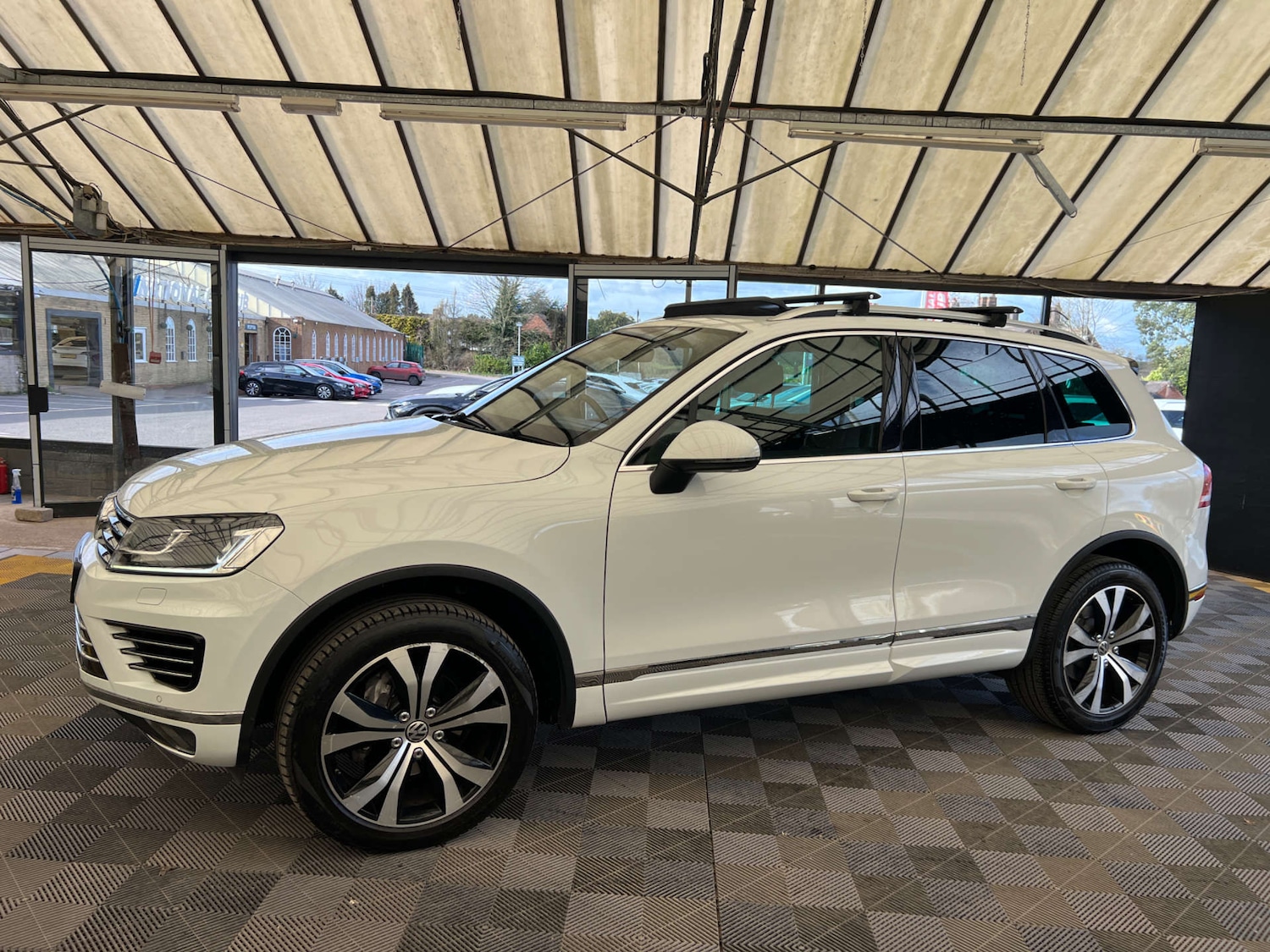Used Volkswagen Touareg 2017 for sale - 77888843: Photo 5