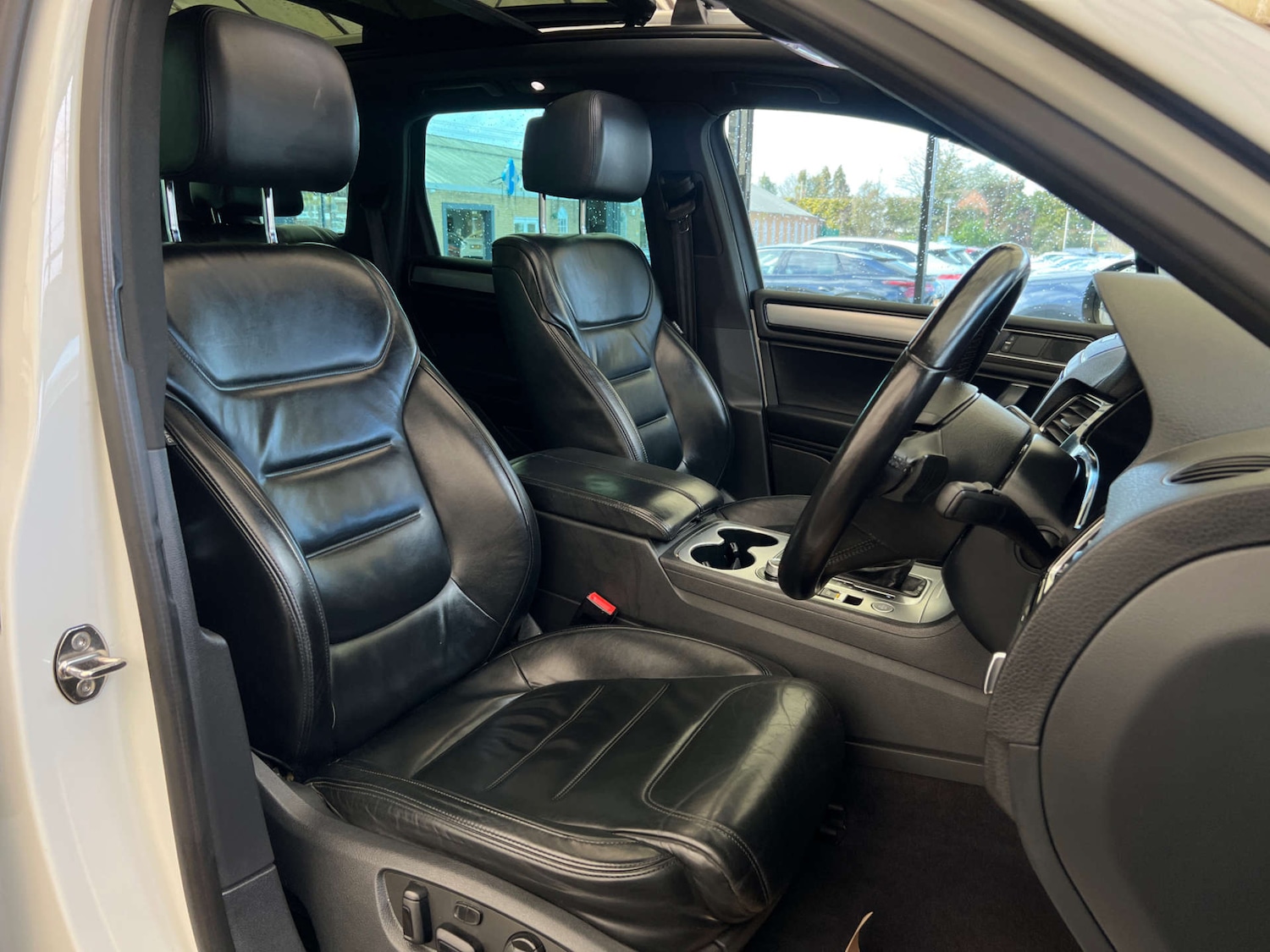 Used Volkswagen Touareg 2017 for sale - 77888843: Photo 9