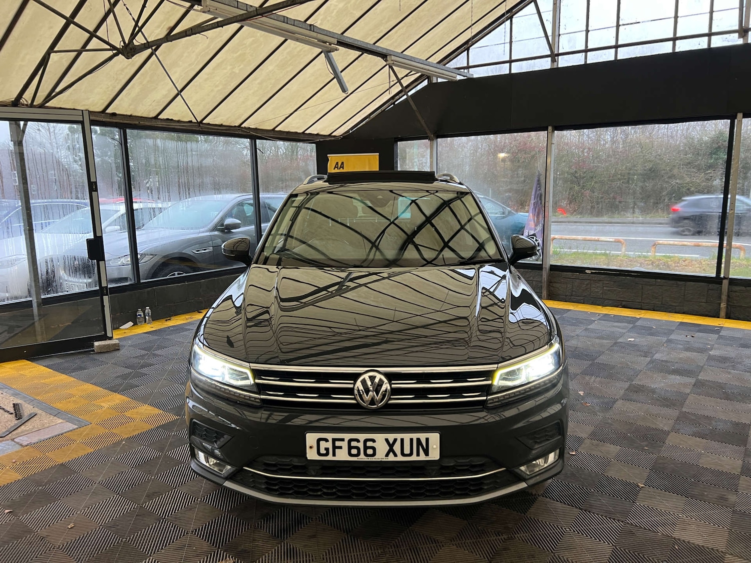 Used Volkswagen Tiguan 2016 for sale - 77038539: Photo 2