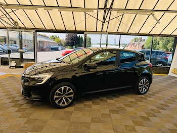 Used Renault Clio 2021 for sale - 75470100: Photo