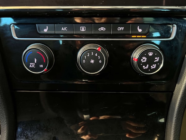 Used Volkswagen Golf 2017 for sale - 76206199: Photo 30