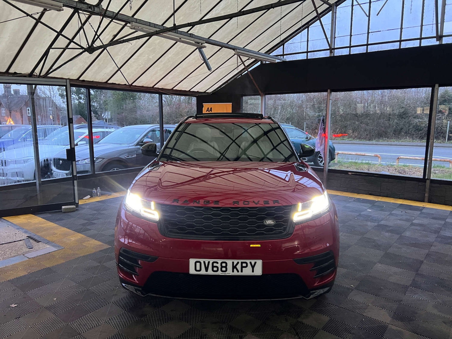 Used Land Rover Range Rover Velar 2018 for sale - 77053562: Photo 2