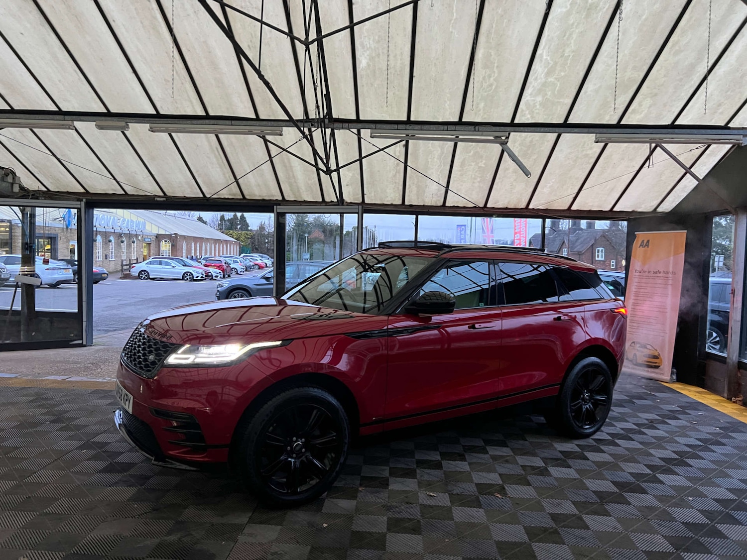 Used Land Rover Range Rover Velar 2018 for sale - 77053562: Photo 4
