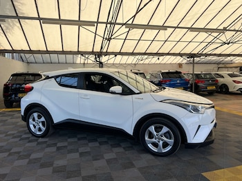 Used Toyota C-HR 2017 for sale - 79470689: Photo
