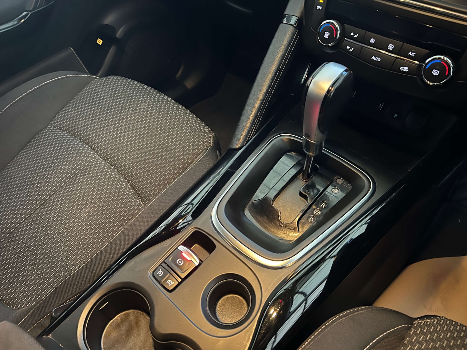 Used Renault Kadjar 2017 for sale - 76642956: Photo 17