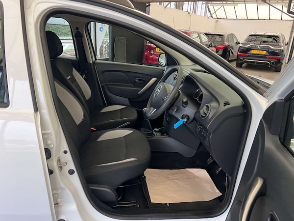 Used Dacia Sandero Stepway 2016 for sale - 76287453: Photo 10