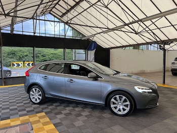 Used Volvo V40 2017 for sale - 79525155: Photo