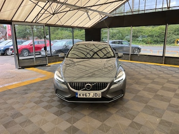 Used Volvo V40 2017 for sale - 79525155: Photo