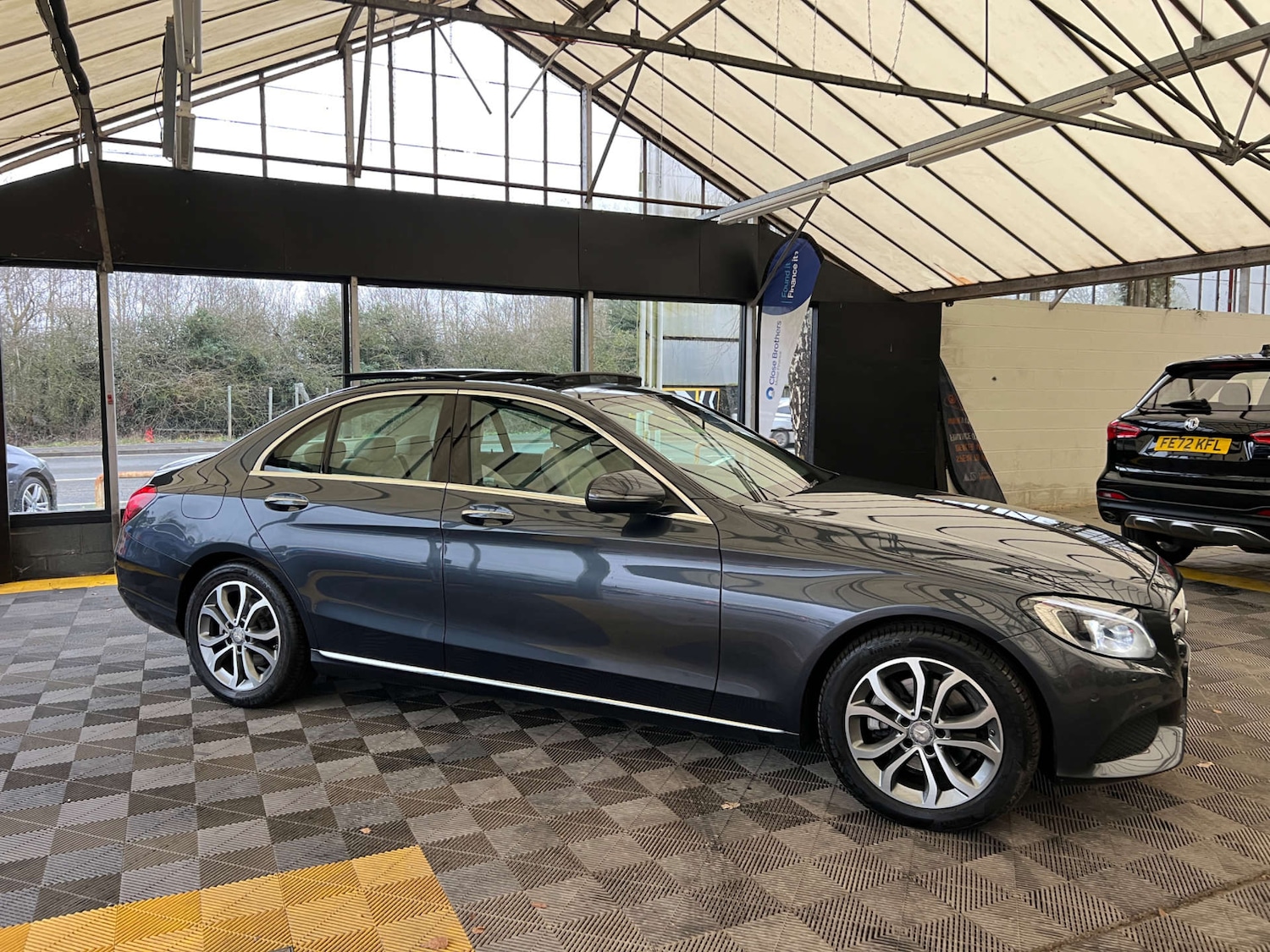 Used Mercedes-Benz C Class 2016 for sale - 77610604: Photo 3