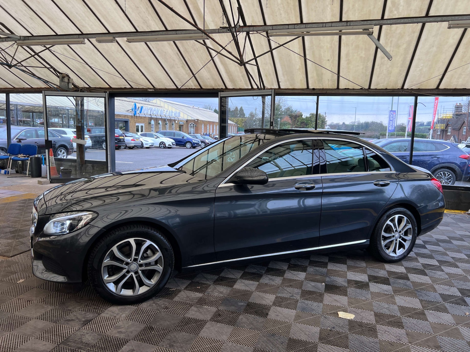 Used Mercedes-Benz C Class 2016 for sale - 77610604: Photo 5