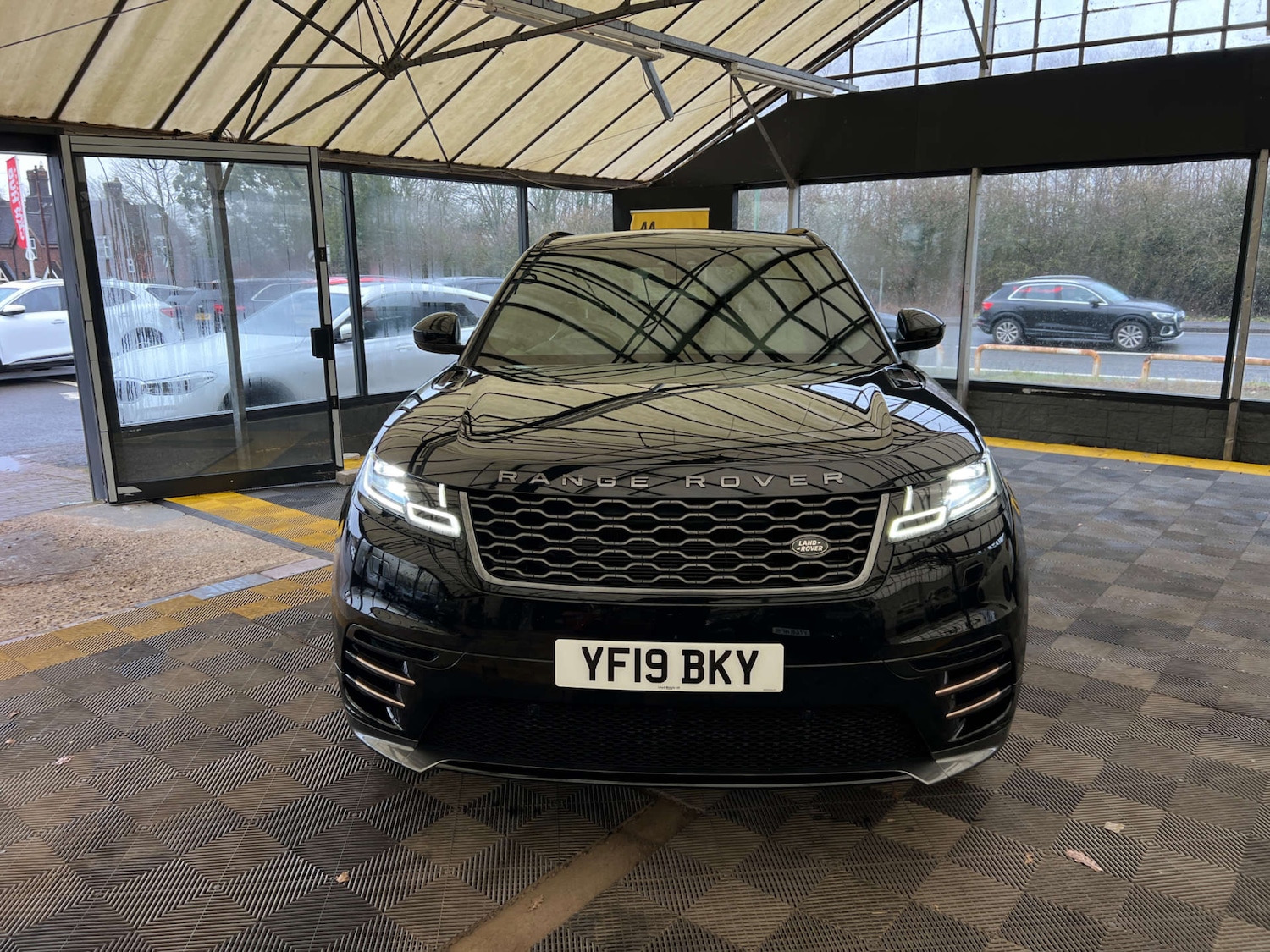 Used Land Rover Range Rover Velar 2019 for sale - 77393358: Photo 4